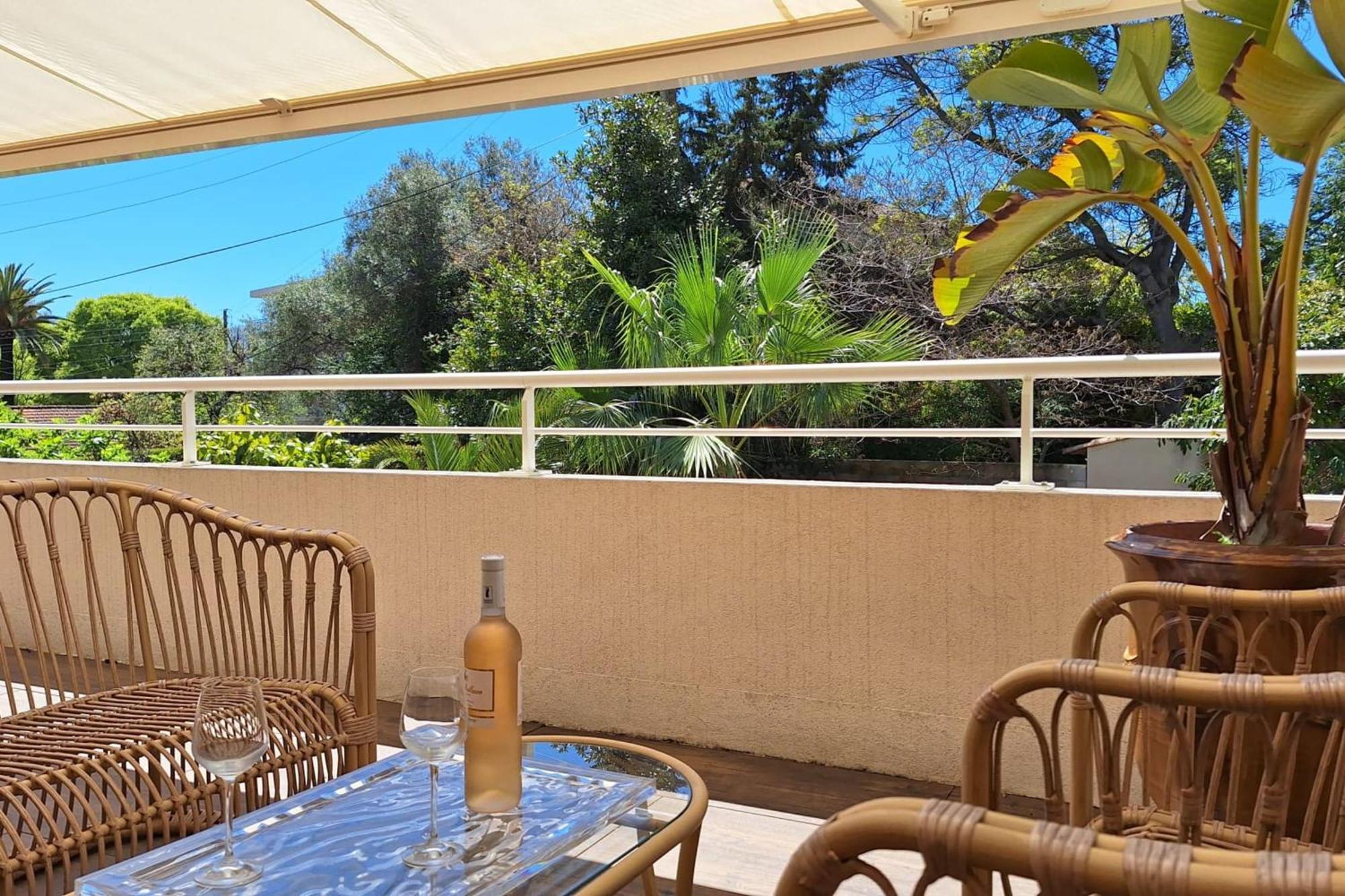 Sumptuous Renovated In Antibes